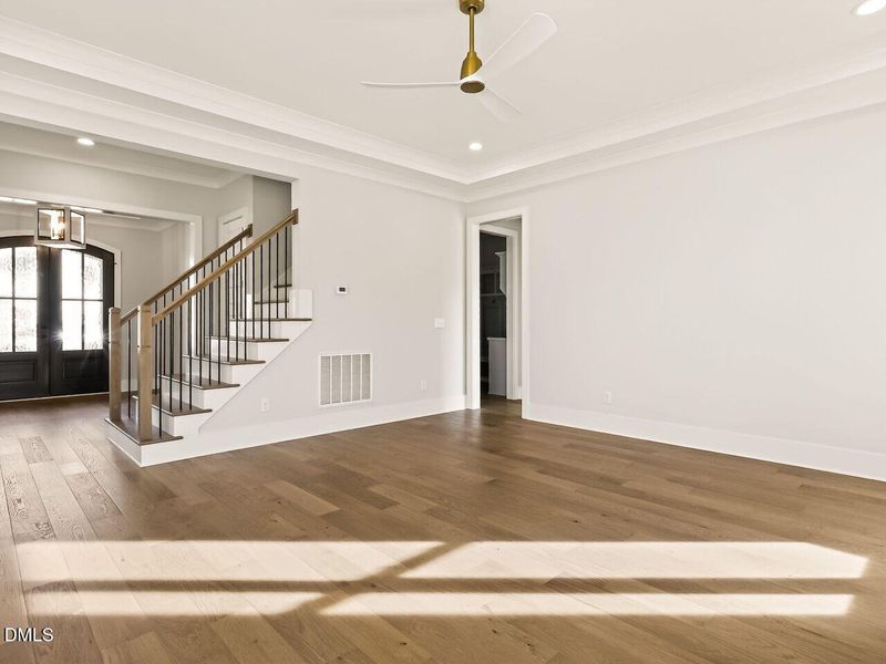 019-1280x960-living-room