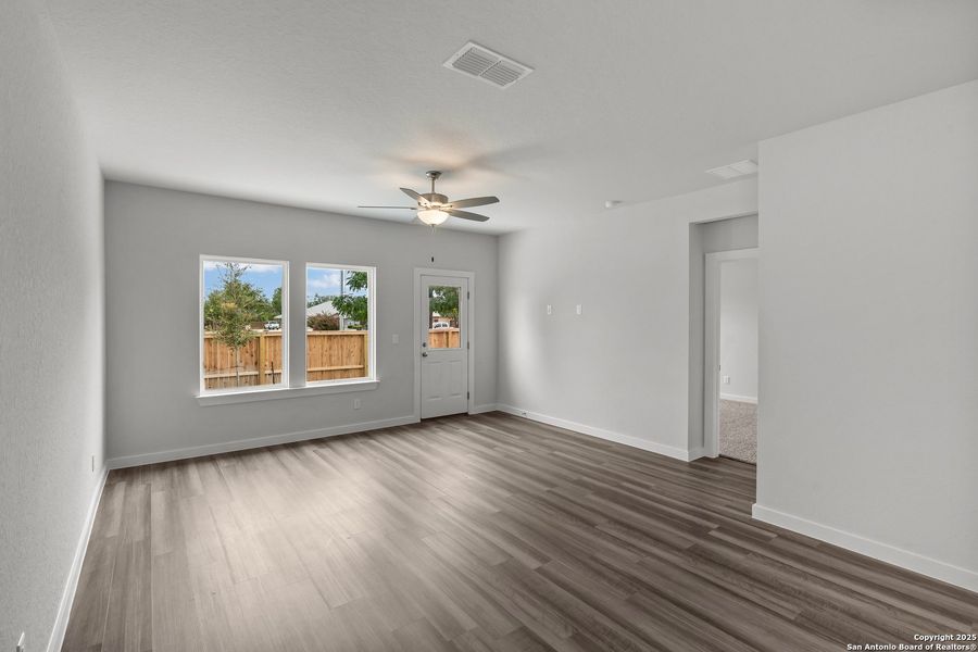 Spacious, unfurnished interior of a new home in August Fields, New Braunfels (Image 20).