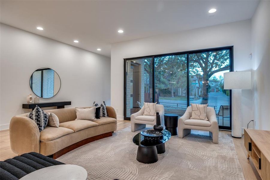 Furnished interior view inside a new home in , Dallas (Image 16). Furnished interior view inside a new home in , Dallas (Image 16).