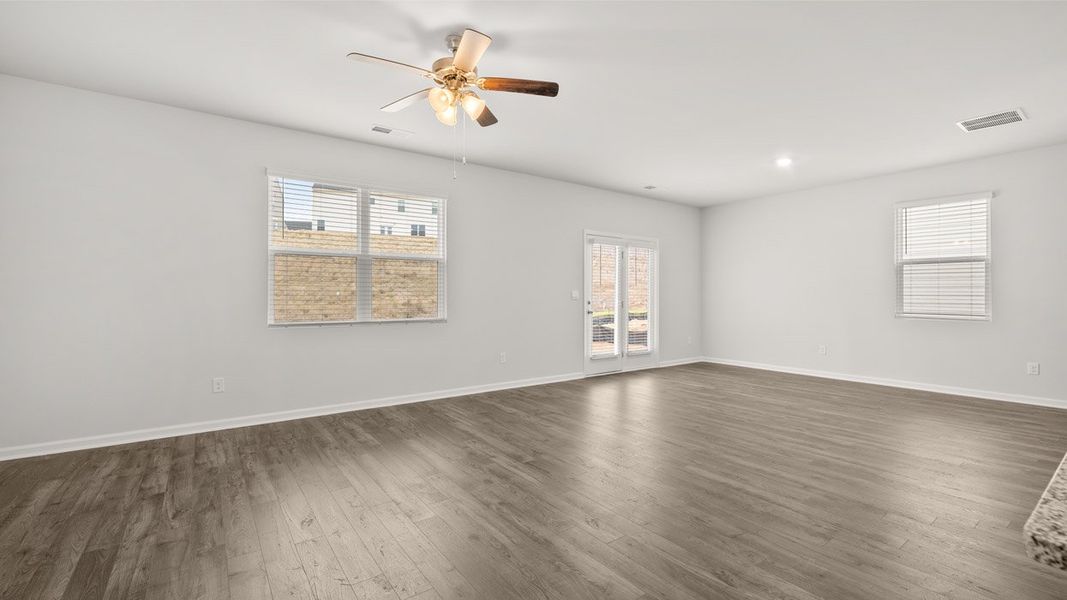 Spacious, unfurnished interior of a new home in The Abbey at Trolley Run Station, Aiken (Image 10).