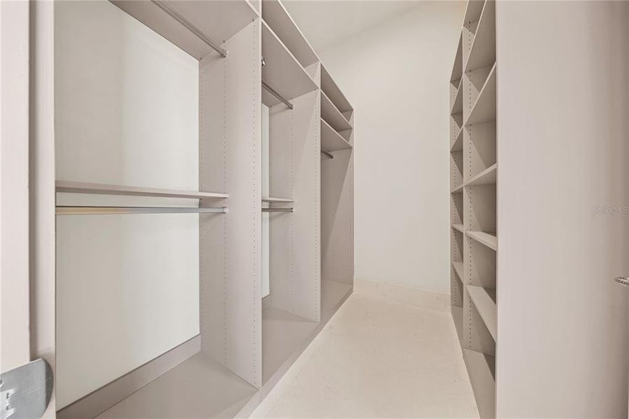 Spacious, unfurnished interior of a new home in , Orlando (Image 23).