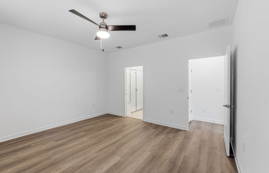 Spacious, unfurnished interior of a new home in Sun City Texas, Georgetown (Image 13).