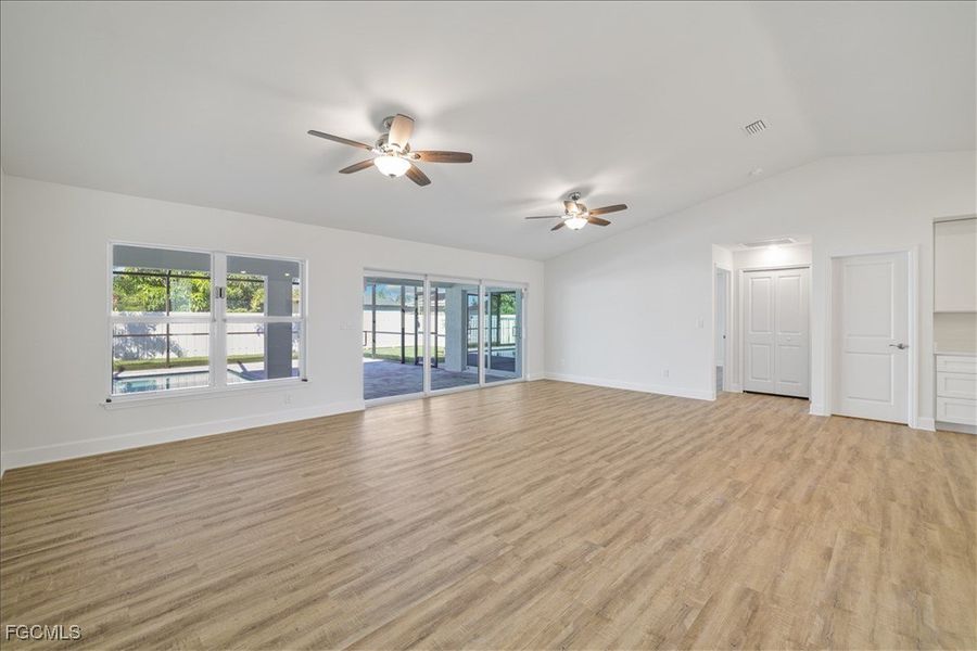 Spacious, unfurnished interior of a new home in Cape Coral, Cape Coral (Image 17).