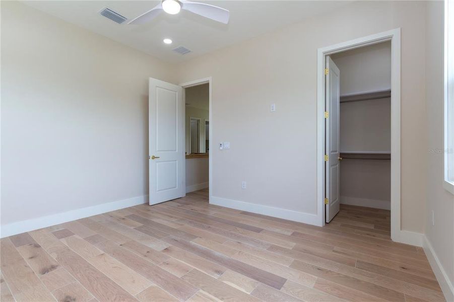Spacious, unfurnished interior of a new home in , Tampa (Image 25).