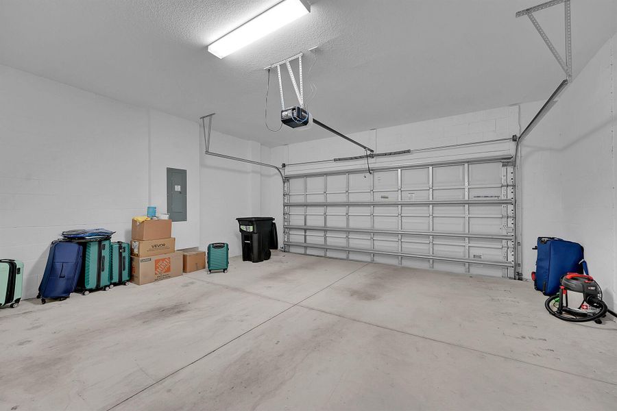 Spacious, unfurnished interior of a new home in , Stuart (Image 35).