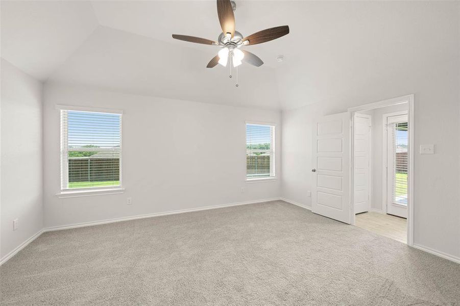 Spacious, unfurnished interior of a new home in Mountain Valley, Burleson (Image 27).