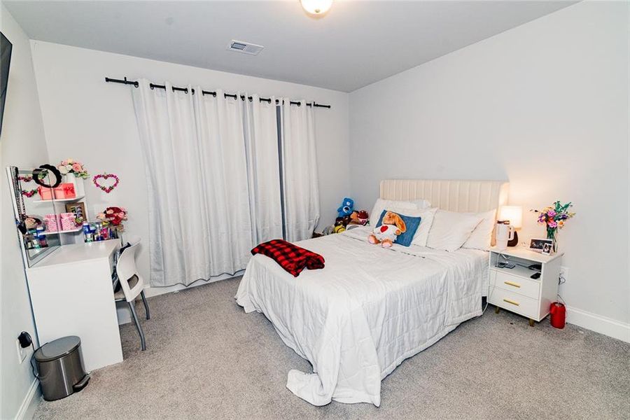 Furnished interior view inside a new home in Hellen Valley, Braselton (Image 11).