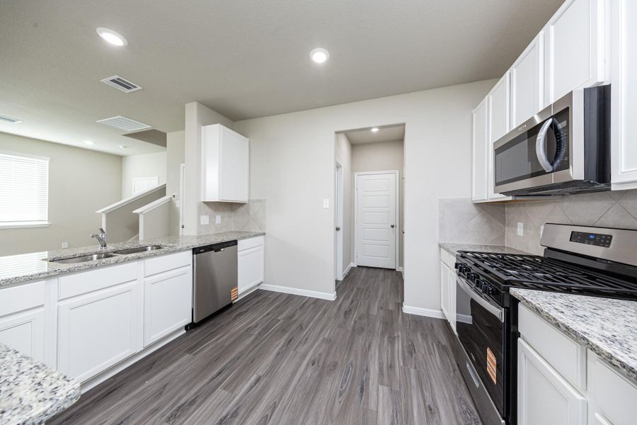 Furnished interior view inside a new home in Mackenzie Creek, Conroe (Image 7). Furnished interior view inside a new home in Mackenzie Creek, Conroe (Image 7).
