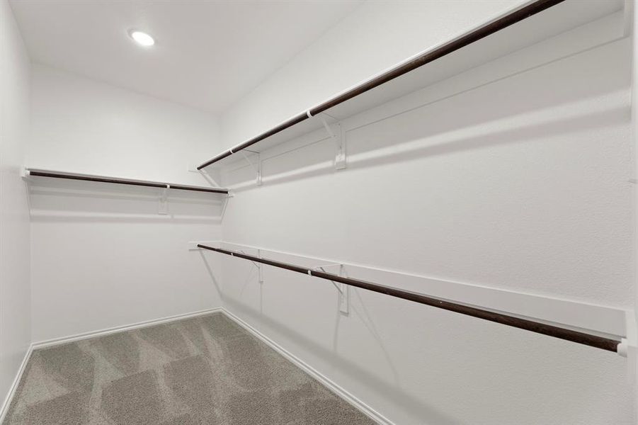 18. 2516 Breakaway - Closet