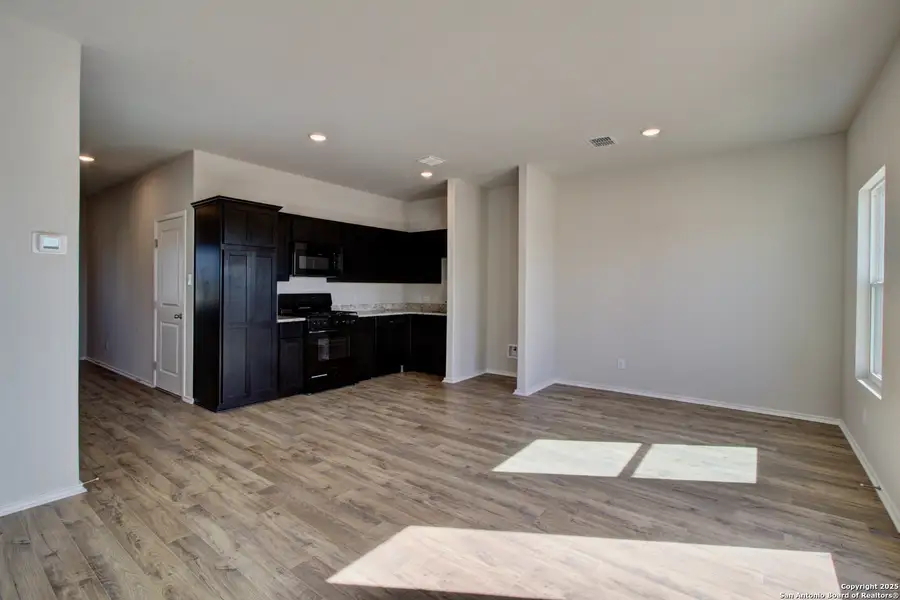 Spacious, unfurnished interior of a new home in Prairie Green, Converse (Image 4).
