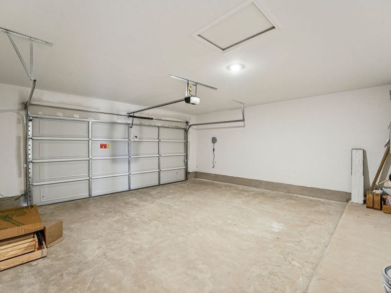 Spacious, unfurnished interior of a new home in Prairie Winds - Boulevard Collection, Hutto (Image 11).