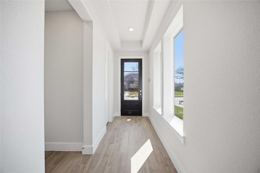 Spacious, unfurnished interior of a new home in Sienna, Missouri City (Image 6).