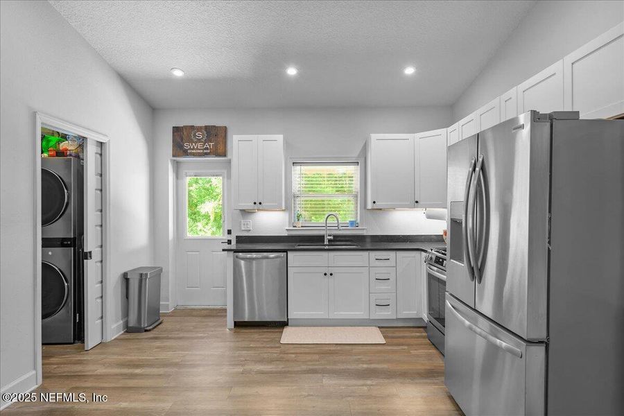 Furnished interior view inside a new home in , Palatka (Image 12).