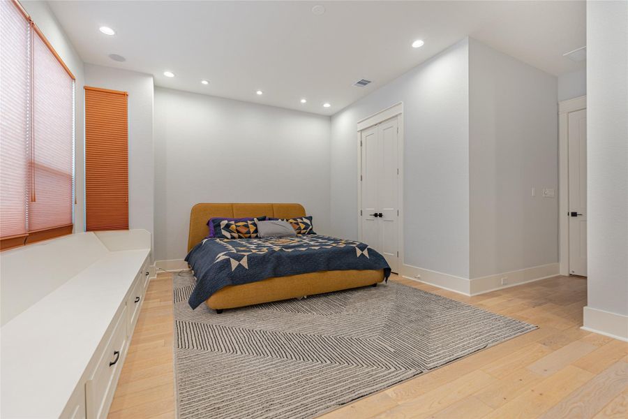 Image 30 of a home in . Image 30 of a home in .