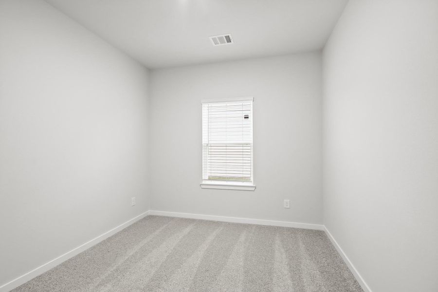 Spacious, unfurnished interior of a new home in Lexington Heights, Willis (Image 9).