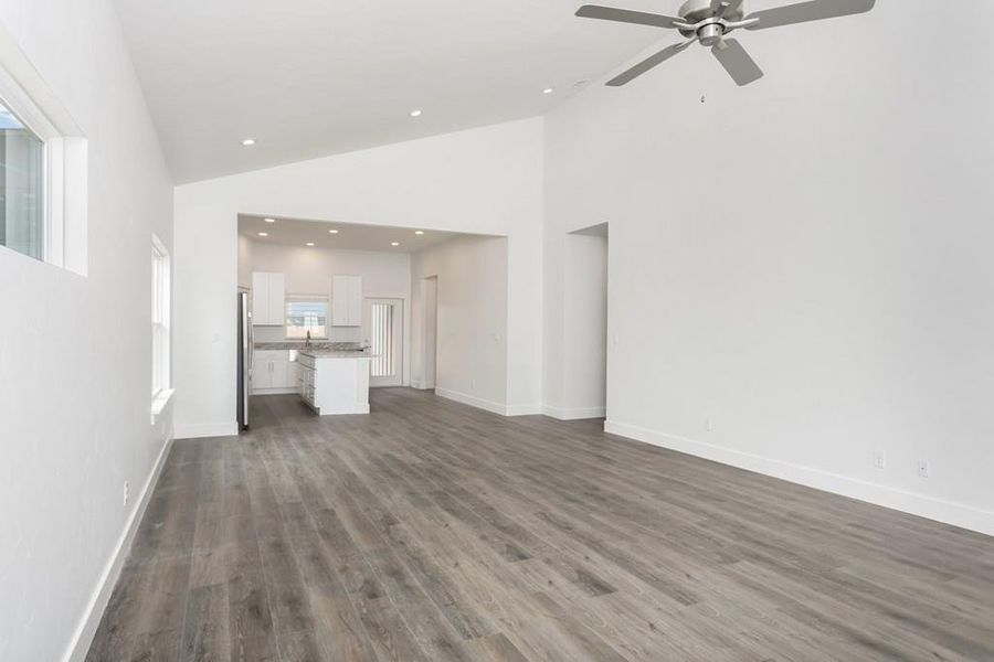 Spacious, unfurnished interior of a new home in , Fredericksburg (Image 15).