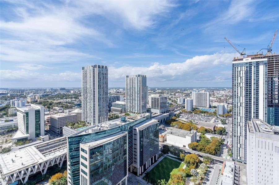 Condo located in Miami, FL showcasing its design and architecture (Image 34).