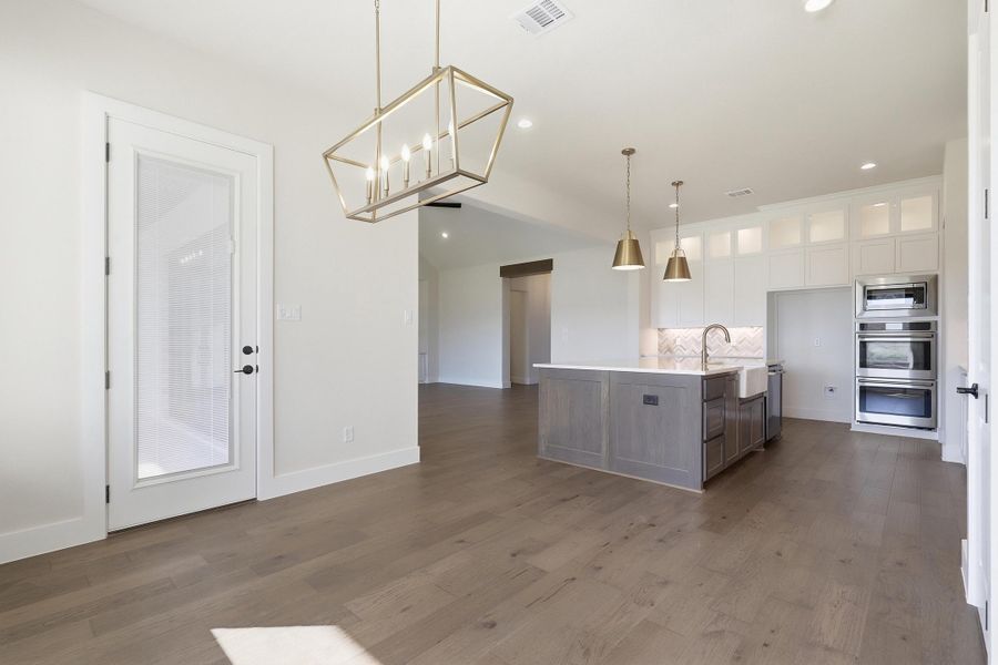 Spacious, unfurnished interior of a new home in Aledo Heights - Aledo ISD, Aledo (Image 30).