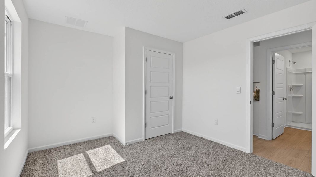 Representative unfurnished interior of a home built from the Robie by D.R. Horton in Copes Landing, Jacksonville (Image 22).