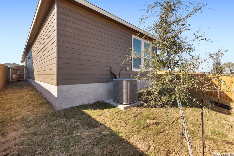Exterior details and patio area of a home in Punta Verde, Converse (Image 21).