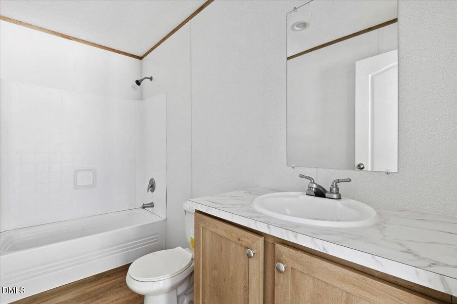 33-5737 Lloyd Rd-33