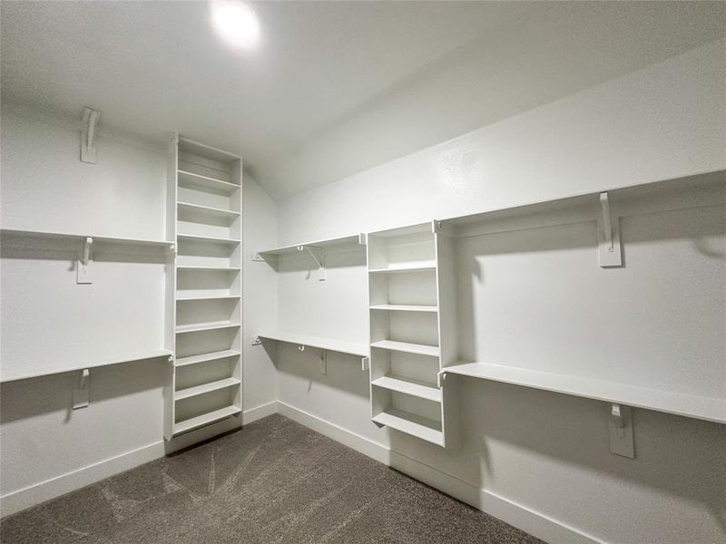 Spacious, unfurnished interior of a new home in , Paradise (Image 13).