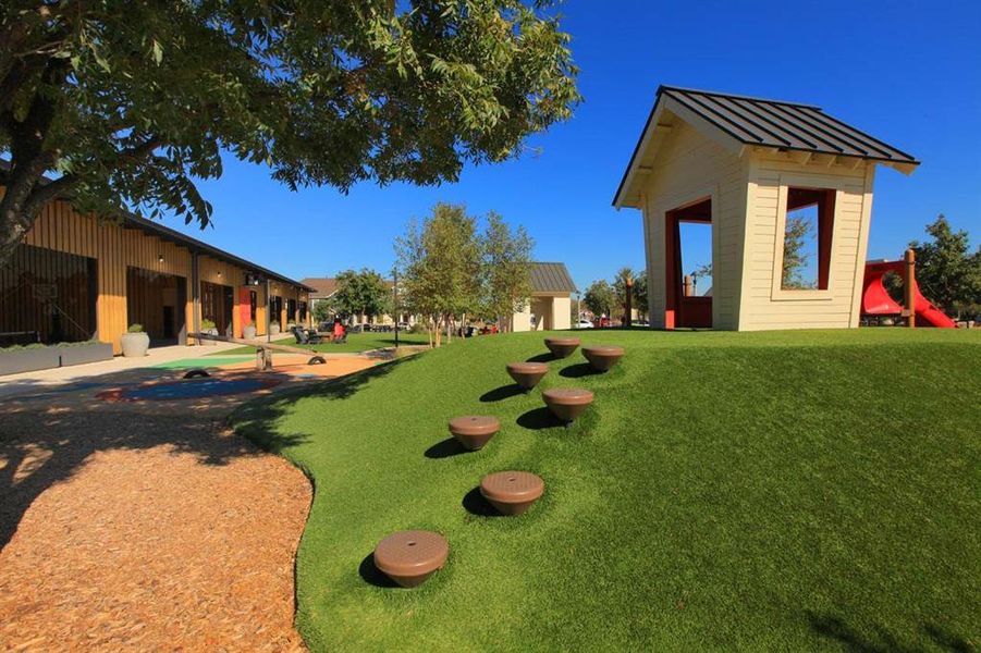 Community amenities in Pecan Square, Northlake (Image 9).