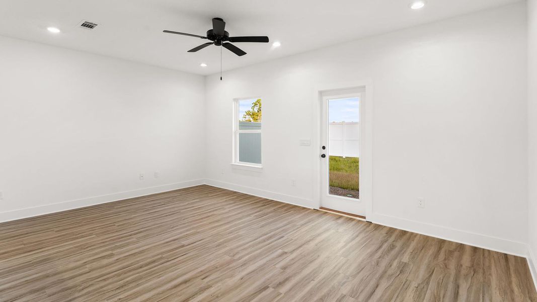 Spacious, unfurnished interior of a new home in Colonial East Townhomes, Panama City Beach (Image 17).