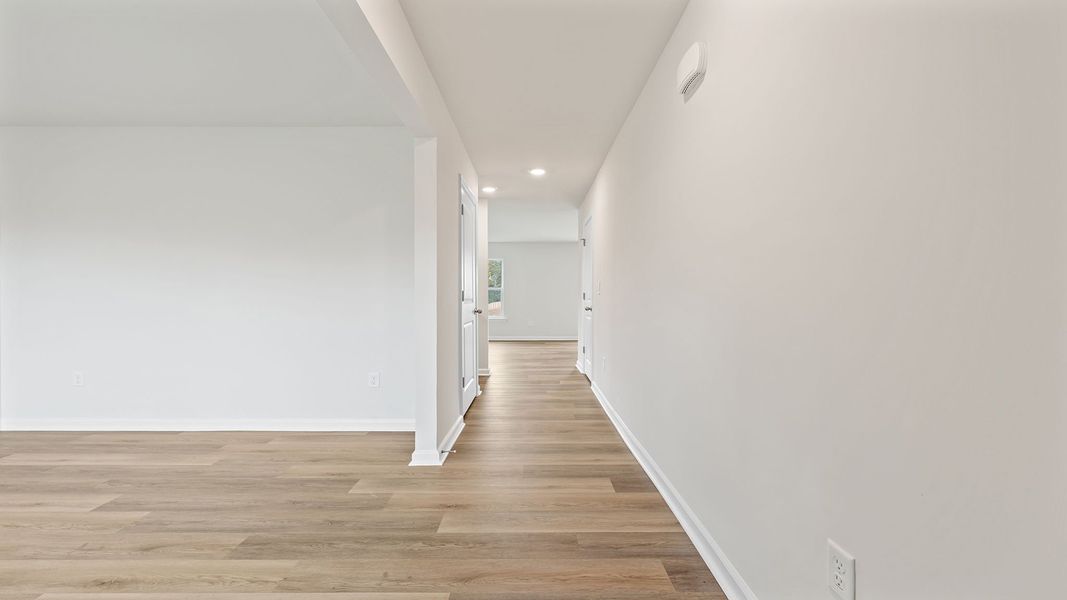 Spacious, unfurnished interior of a new home in Cascade Point, Seneca (Image 14).