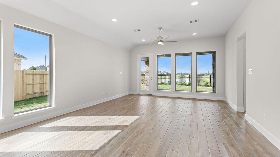 Spacious, unfurnished interior of a new home in Elyson, Katy (Image 12).