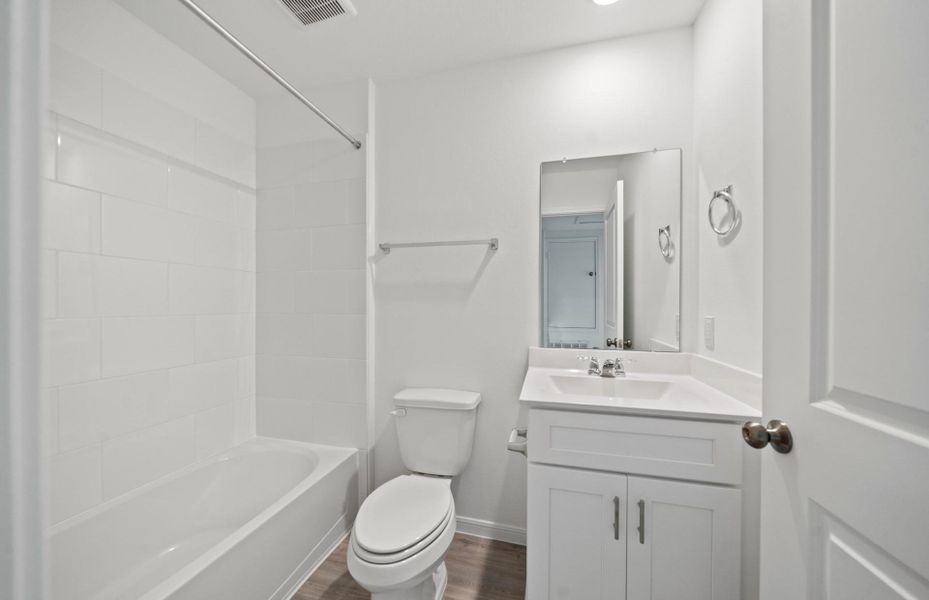 Stylish Full Bathroom Stylish Full Bathroom