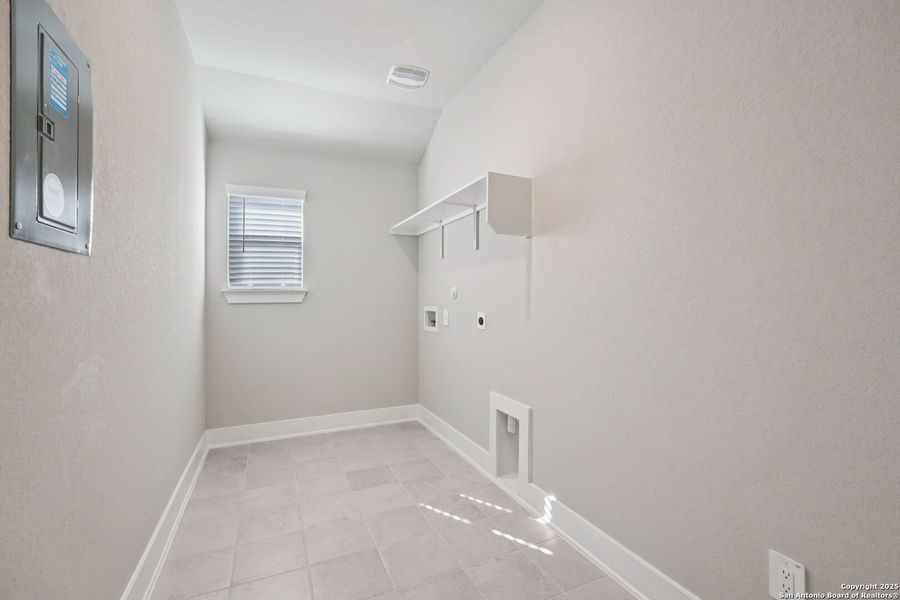 Spacious, unfurnished interior of a new home in Carmel Ranch, Schertz (Image 29). Spacious, unfurnished interior of a new home in Carmel Ranch, Schertz (Image 29).