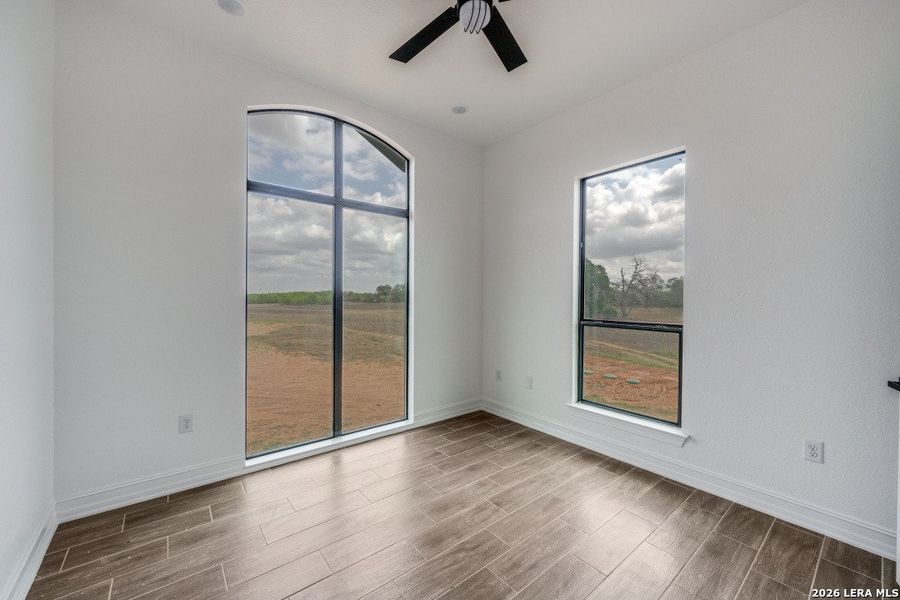 Spacious, unfurnished interior of a new home in , Floresville (Image 19).