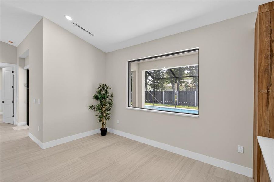 Spacious, unfurnished interior of a new home in , Cape Coral (Image 34).