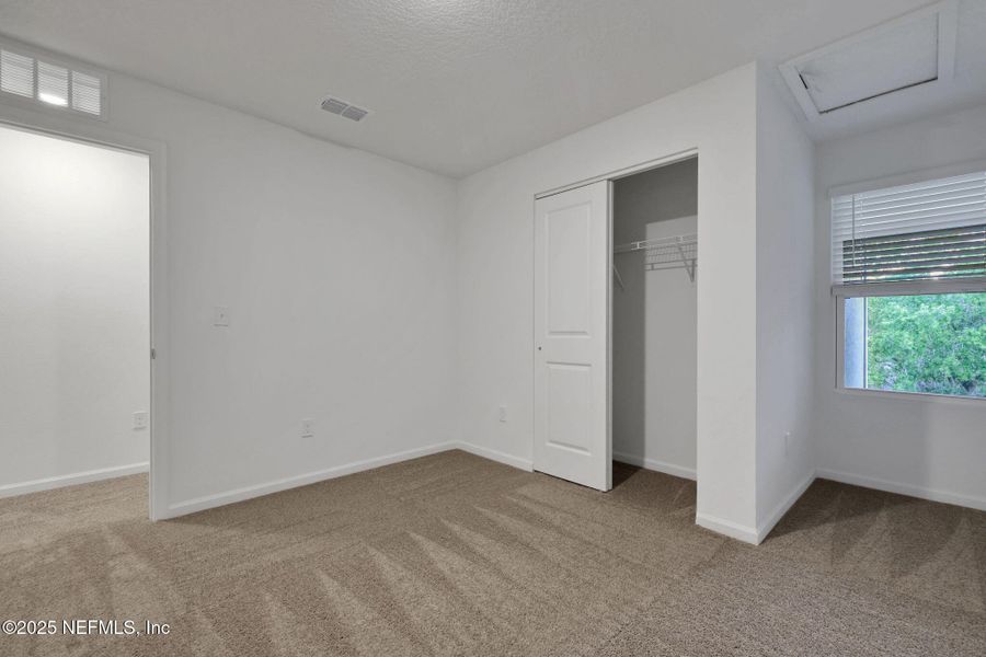 Spacious, unfurnished interior of a new home in Kasen Oaks, Jacksonville (Image 13).