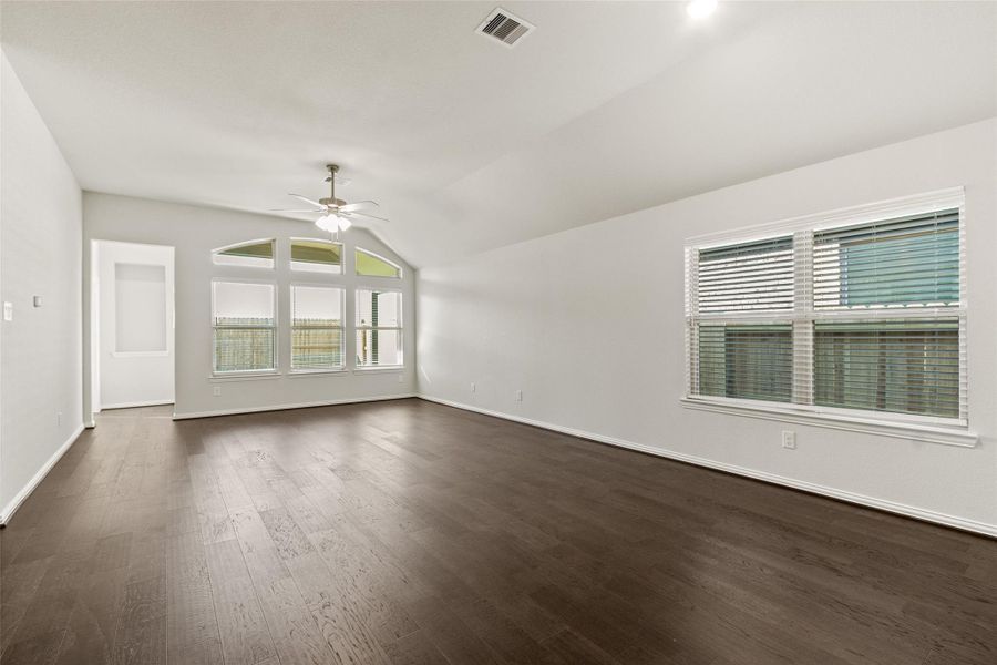 Spacious, unfurnished interior of a new home in Sunterra, Katy (Image 17).