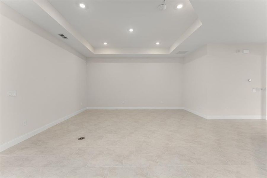 Spacious, unfurnished interior of a new home in , Orlando (Image 35).