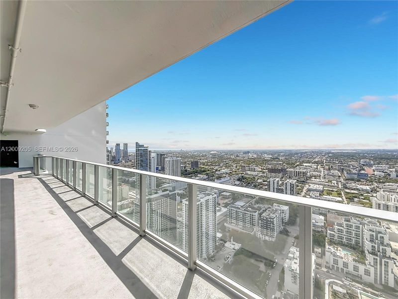 Condo located in Miami, FL showcasing its design and architecture (Image 30).
