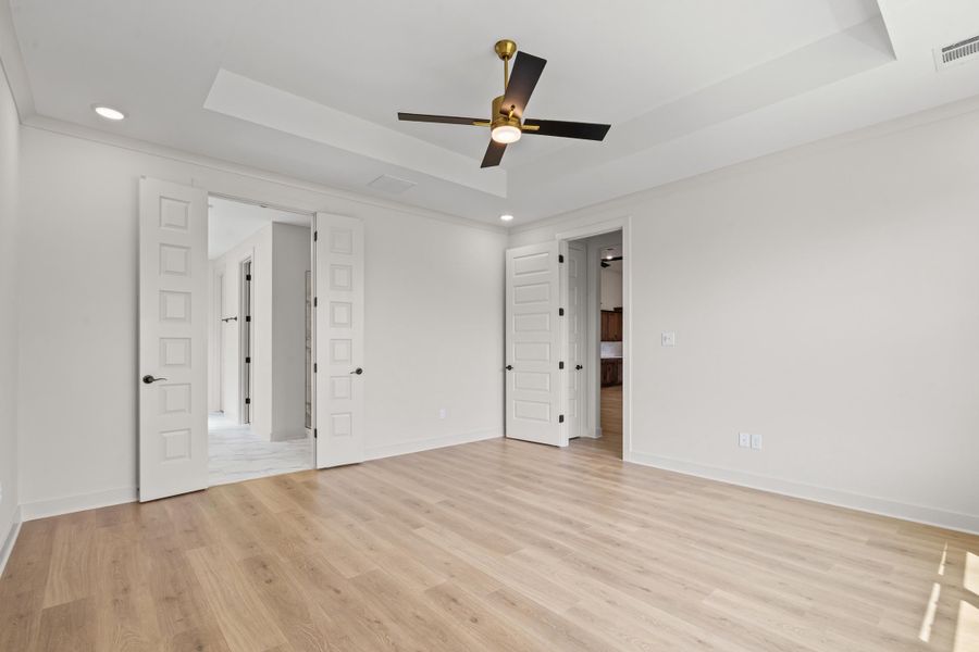 Spacious, unfurnished interior of a new home in White Oak, Arlington (Image 16). Spacious, unfurnished interior of a new home in White Oak, Arlington (Image 16).