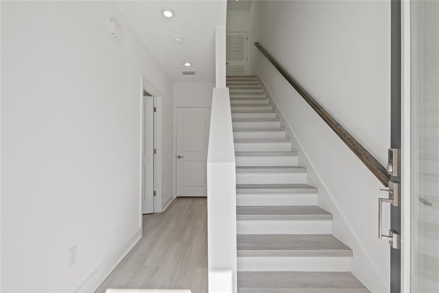 Spacious, unfurnished interior of a new home in Alante, St. Petersburg (Image 27). Spacious, unfurnished interior of a new home in Alante, St. Petersburg (Image 27).