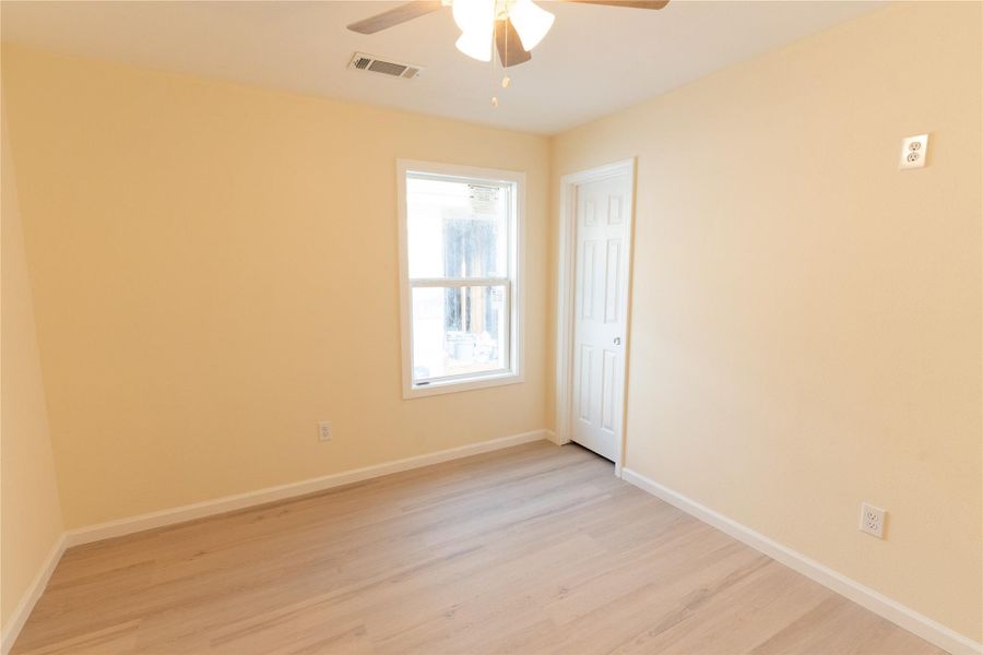 Spacious, unfurnished interior of a new home in , Bacliff (Image 14).