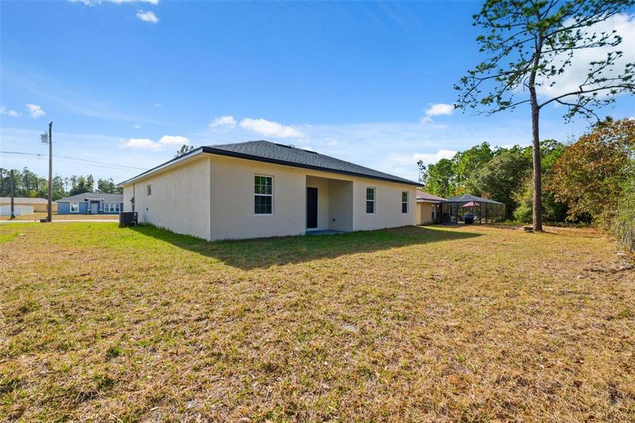 Exterior details and patio area of a home in , Ocala (Image 19).