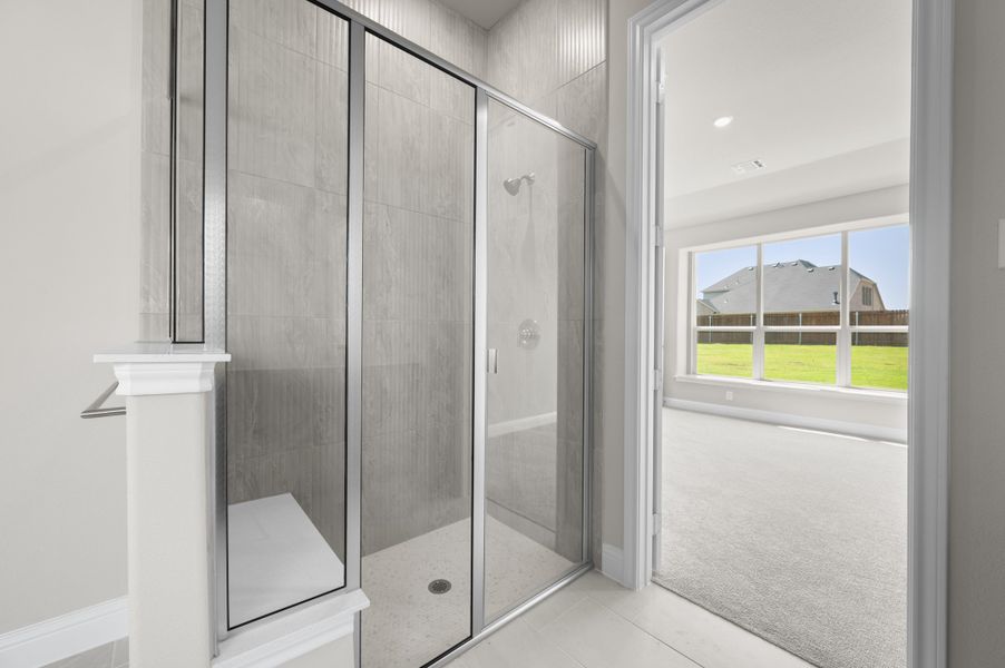 Furnished interior view inside a new home in Myrtle Creek, Waxahachie (Image 11).