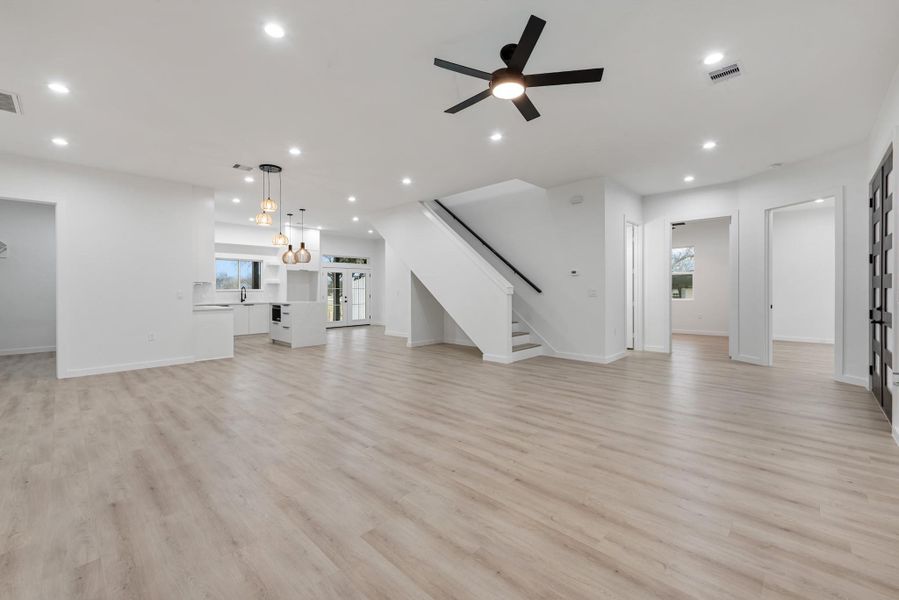 Spacious, unfurnished interior of a new home in , Anderson (Image 21).
