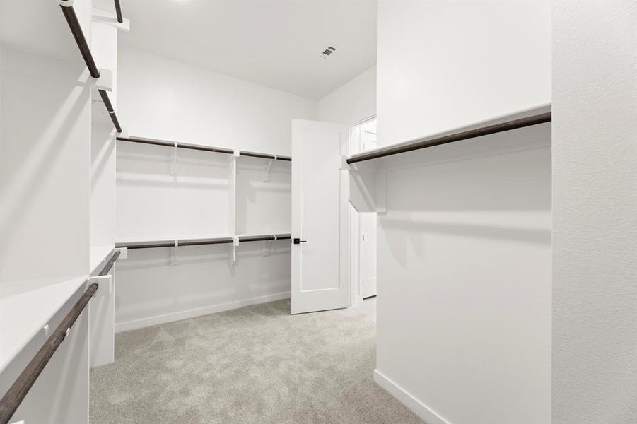 23. 1331 Eclipse - Closet 23. 1331 Eclipse - Closet