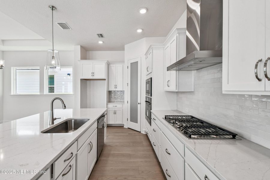 Furnished interior view inside a new home in Crosswinds 40’, Ponte Vedra (Image 13).