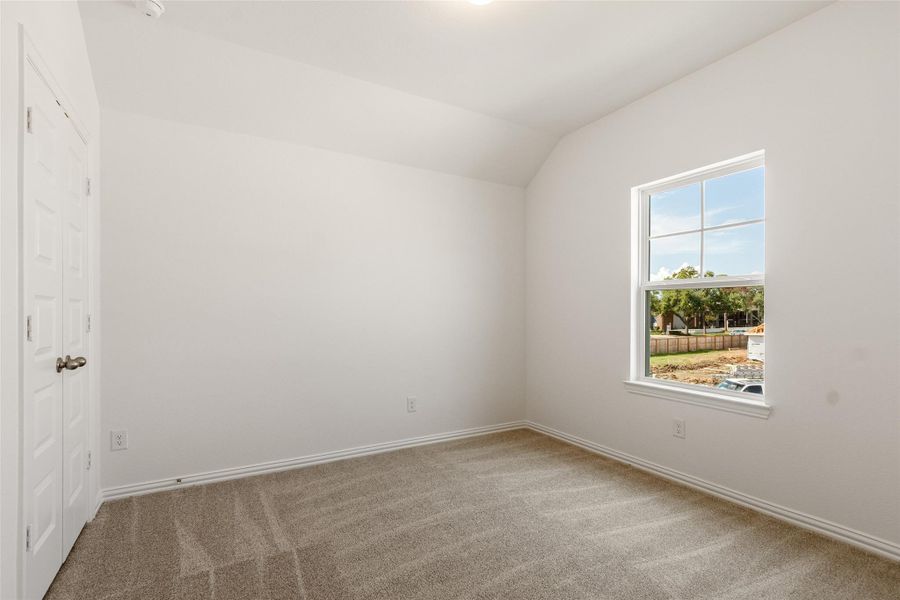 Spacious, unfurnished interior of a new home in Ellis Cove, Seabrook (Image 25).