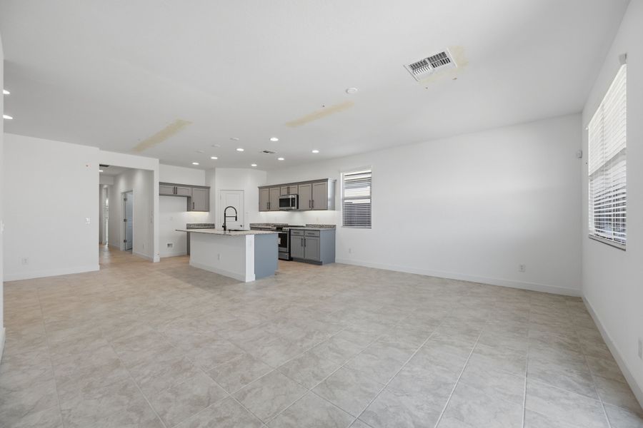 Spacious, unfurnished interior of a new home in Artisan at Asante, Surprise (Image 27). Spacious, unfurnished interior of a new home in Artisan at Asante, Surprise (Image 27).