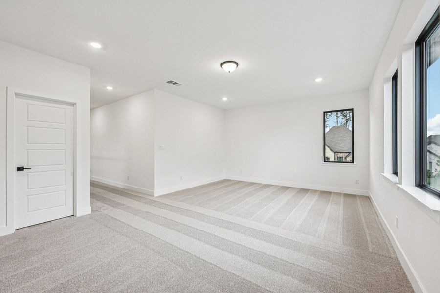 Spacious, unfurnished interior of a new home in Evergreen 60', Conroe (Image 34).