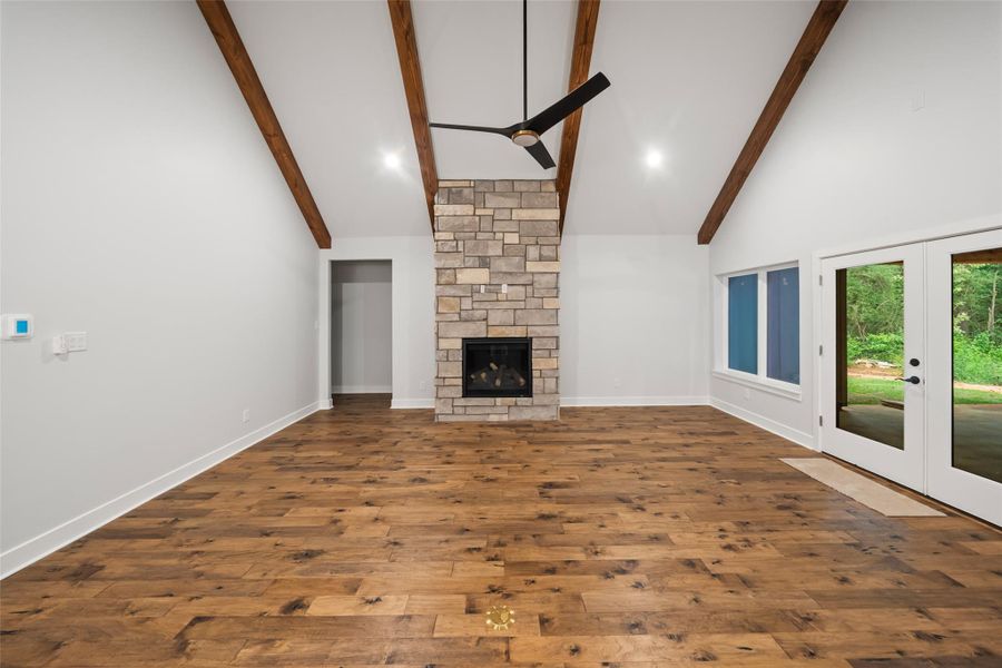 Spacious, unfurnished interior of a new home in , Willis (Image 24).